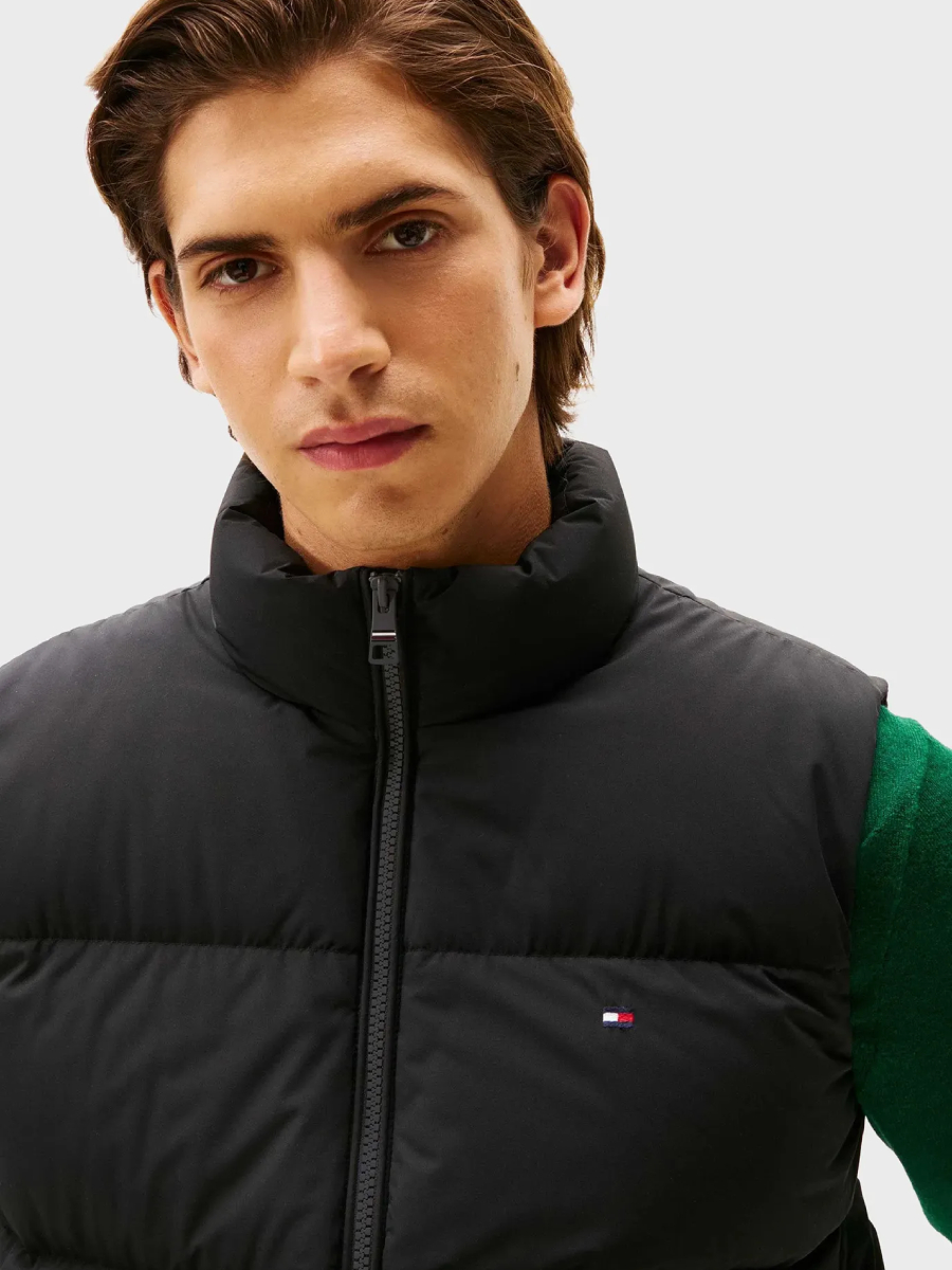 detail Tommy Hilfiger pánska čierna vesta