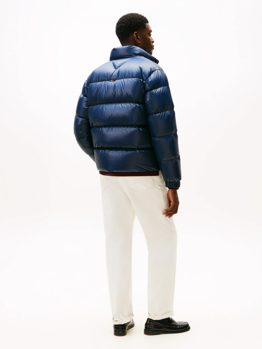 detail Tommy Hilfiger pánska tmavo modrá bunda