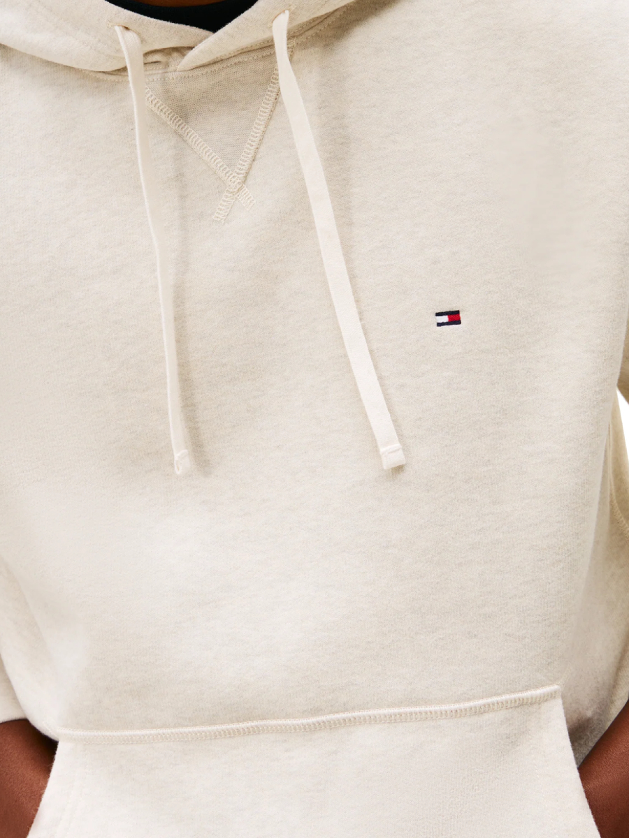 detail Tommy Hilfiger pánska krémová mikina