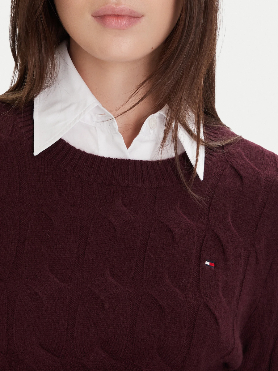detail Tommy Hilfiger dámsky vínový sveter