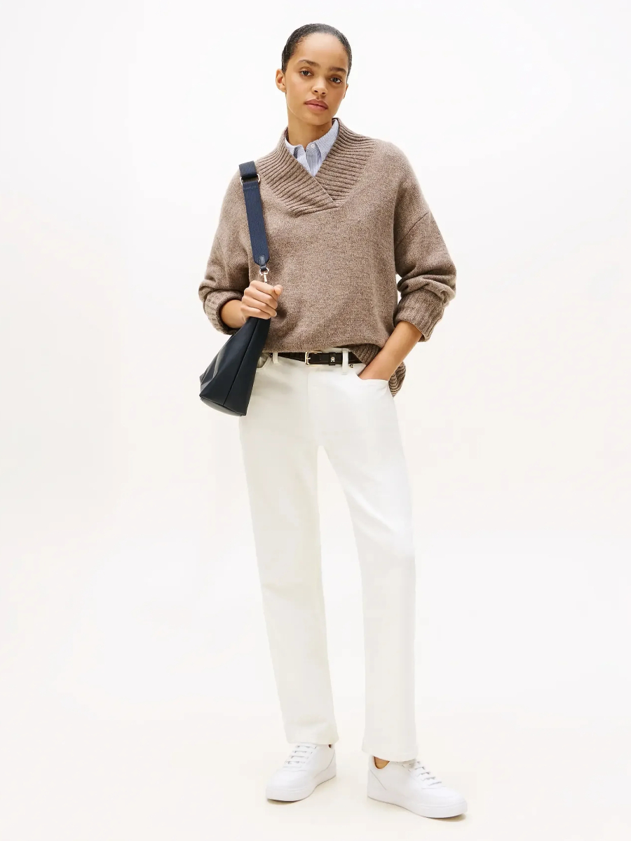 detail Tommy Hilfiger dámsky béžový sveter