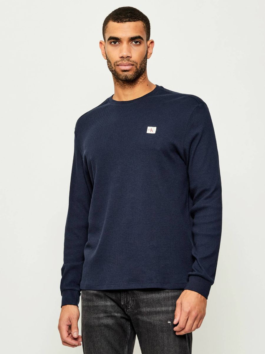detail Calvin Klein pánske tmavo modré tričko