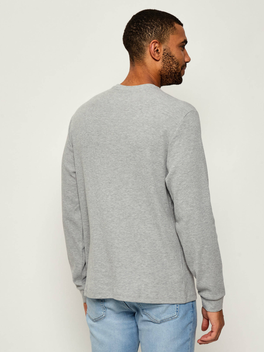 detail Calvin Klein pánske šedé tričko