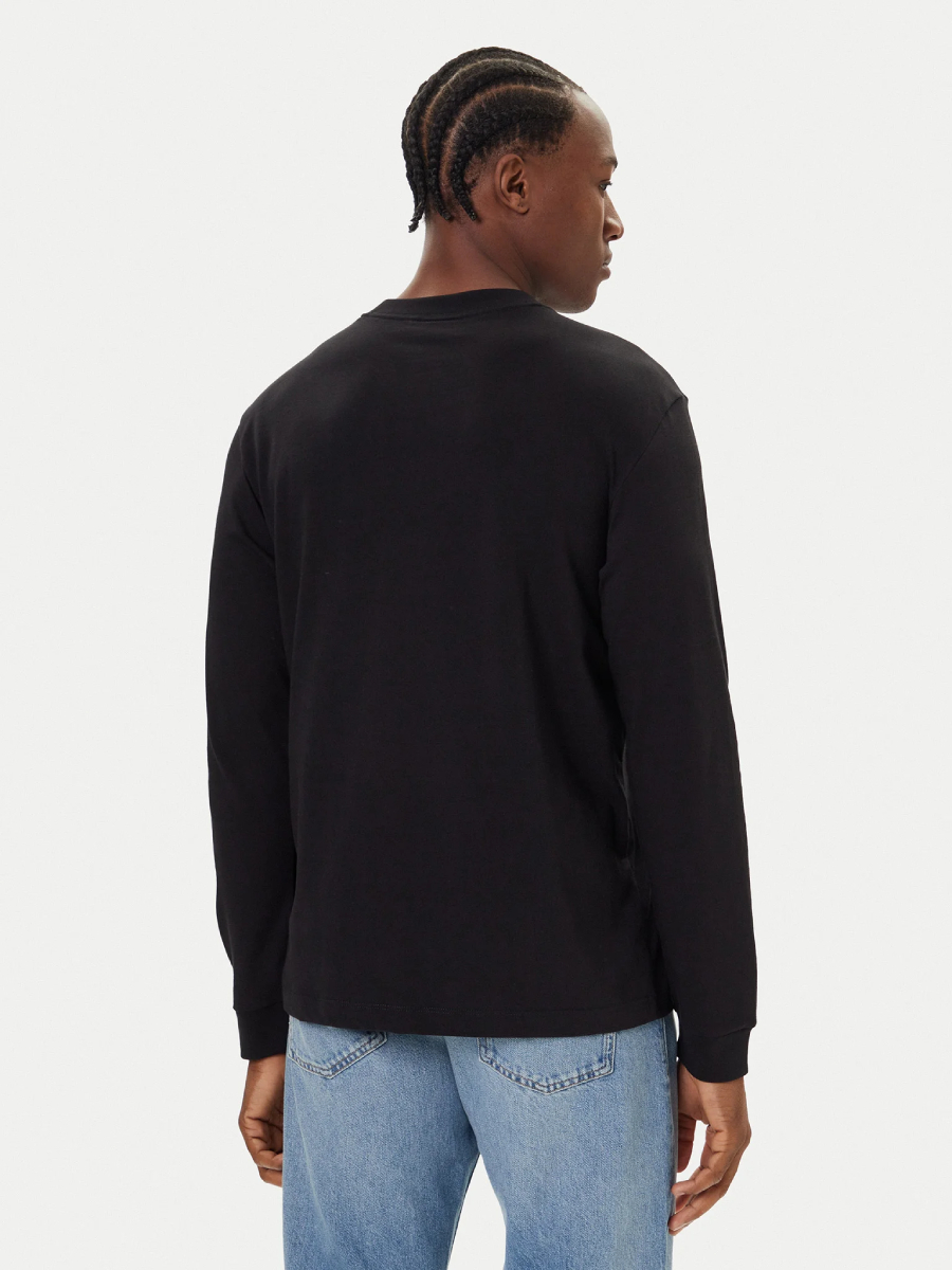 detail Calvin Klein pánske čierne tričko