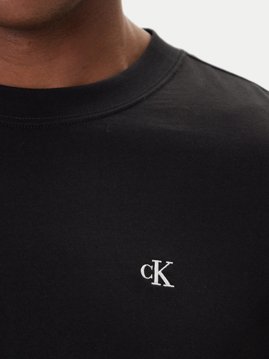 detail Calvin Klein pánske čierne tričko