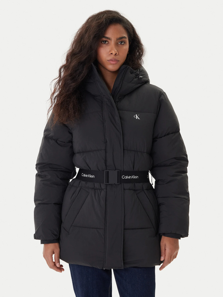 detail Calvin Klein dámska čierna bunda