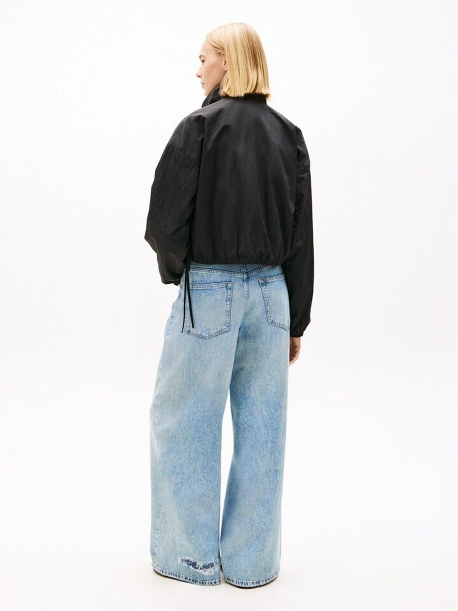 detail Tommy Jeans dámska čierna prechodová bunda