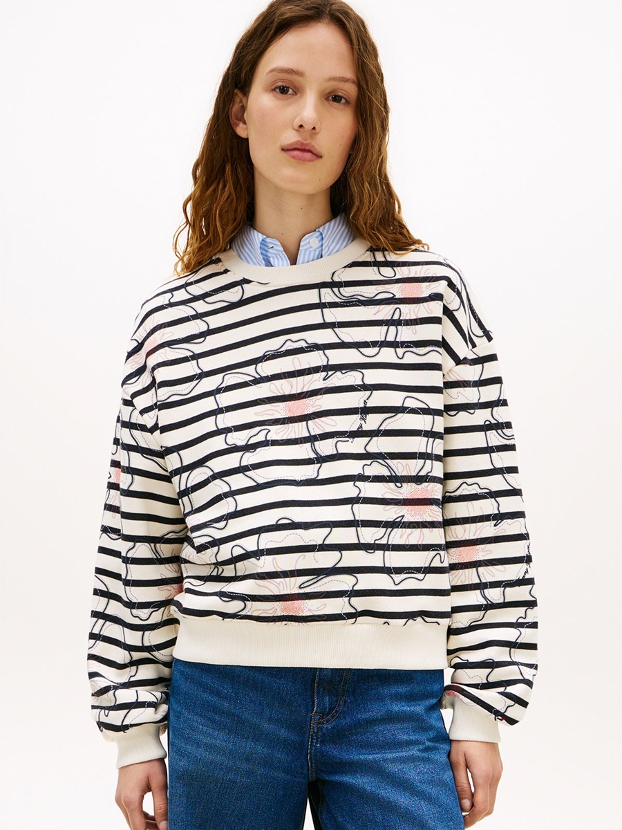 detail Tommy Hilfiger dámska krémová mikina