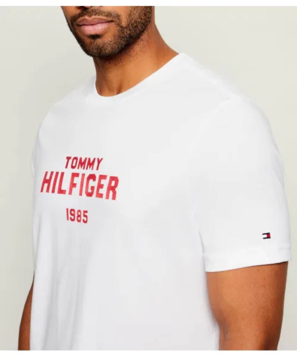 detail Tommy Hilfiger pánske biele tričko