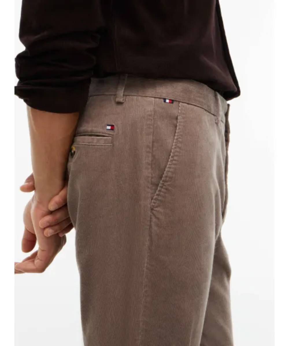 detail Tommy Hilfiger pánske menčestrové nohavice