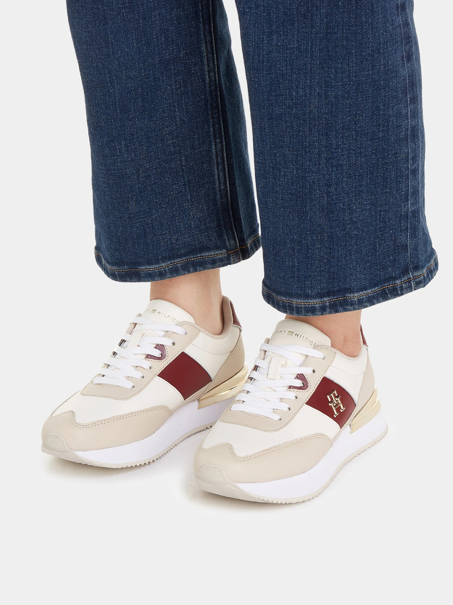 detail Tommy Hilfiger dámske krémové tenisky