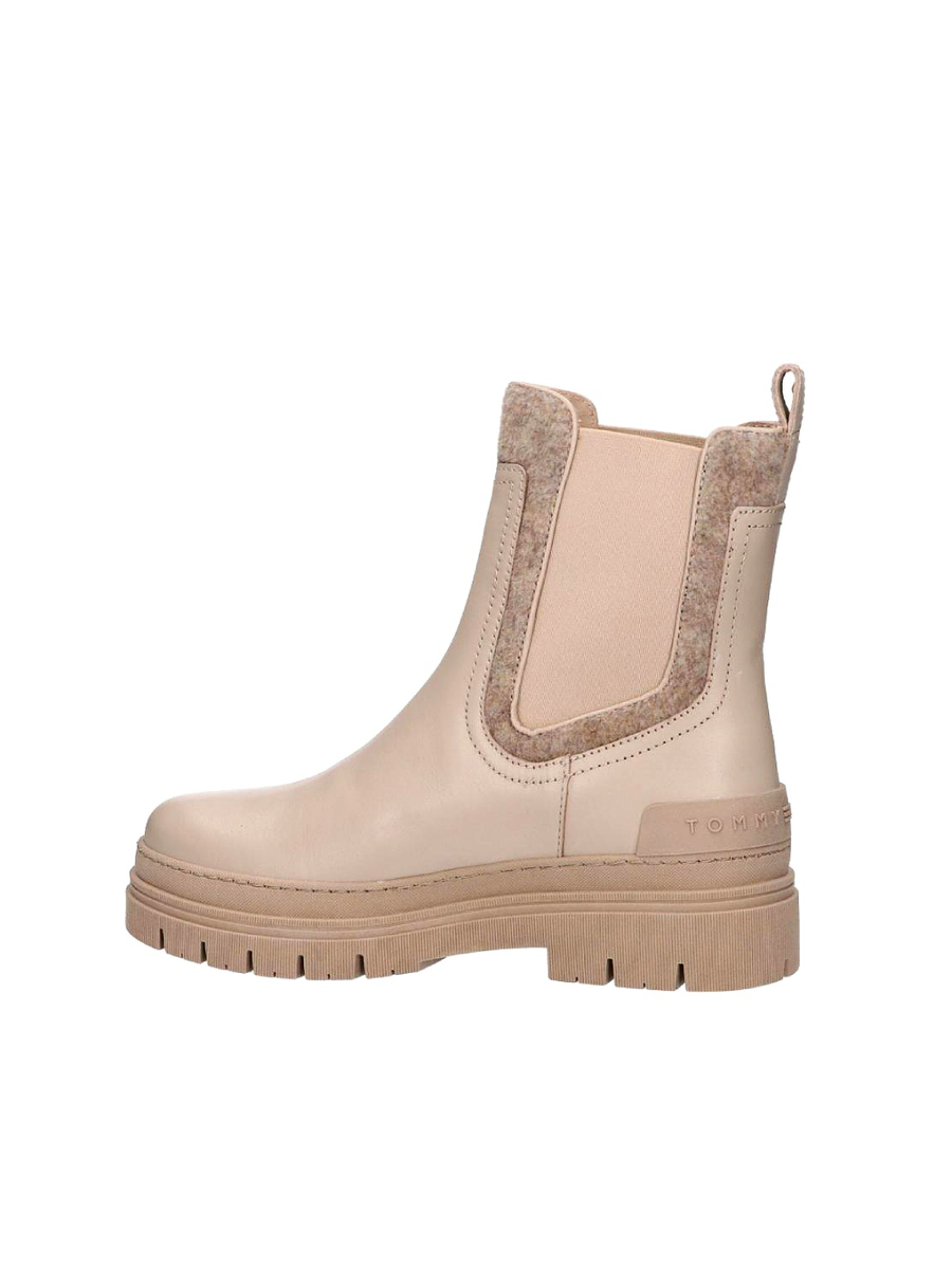 detail Tommy Hilfiger dámske členkové topánky