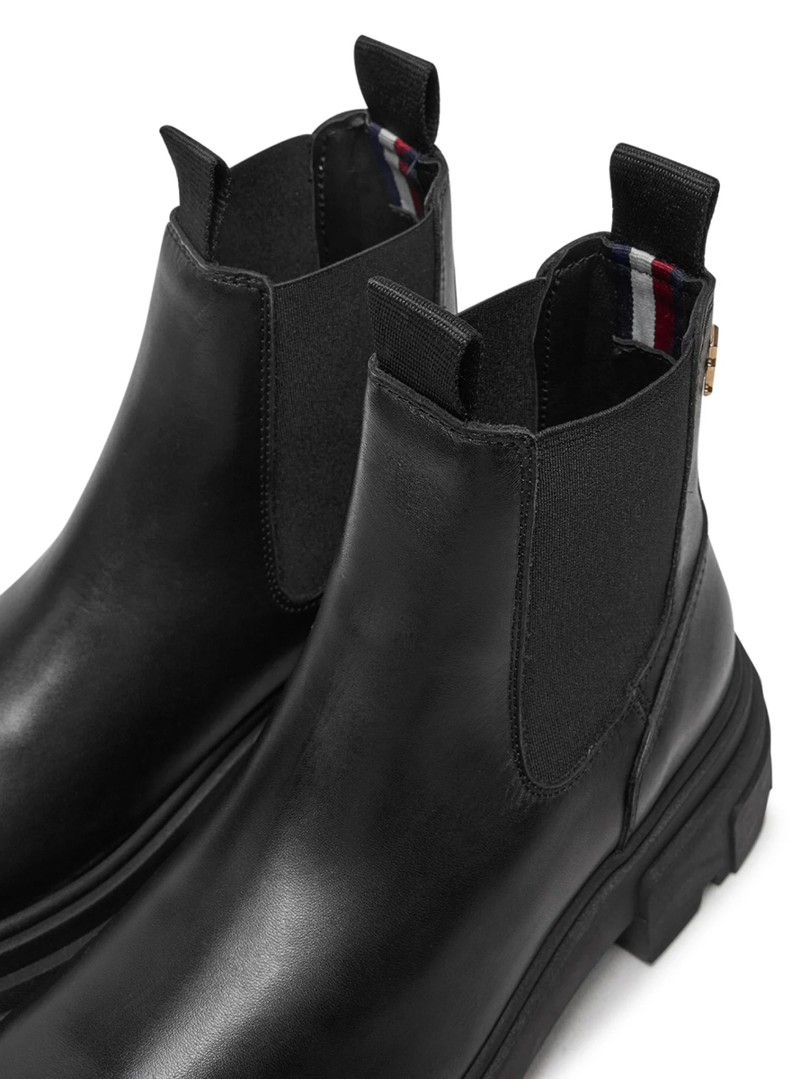 detail Tommy Hilfiger dámske čierne chelsea topánky