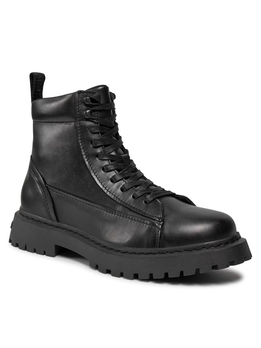 detail Tommy Jeans pánske čierne členkové topánky