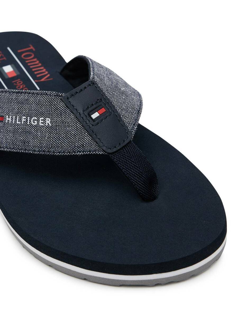 detail Tommy Hilfiger pánske tmavo modré žabky