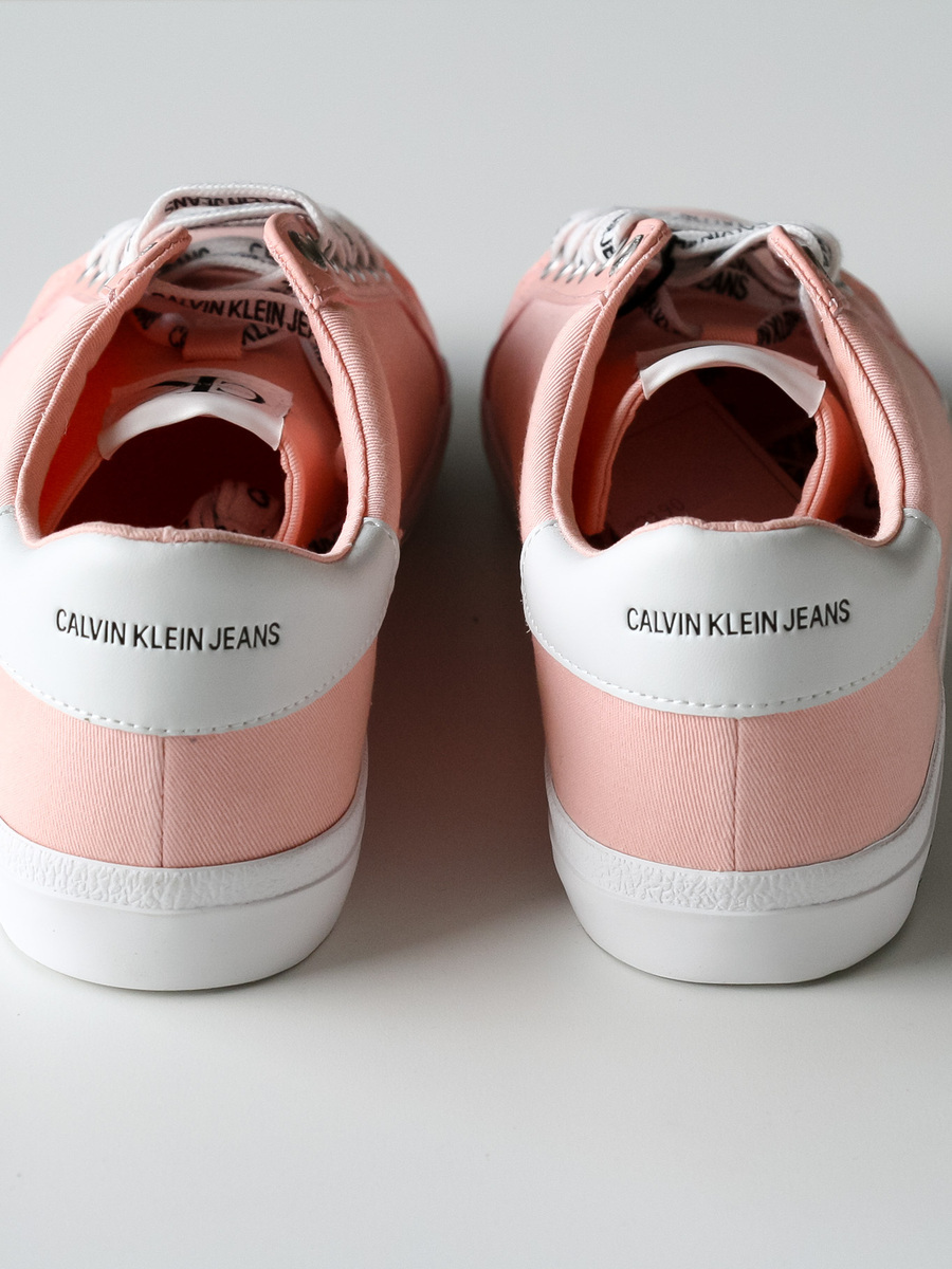 detail Calvin Klein dámske ružové tenisky