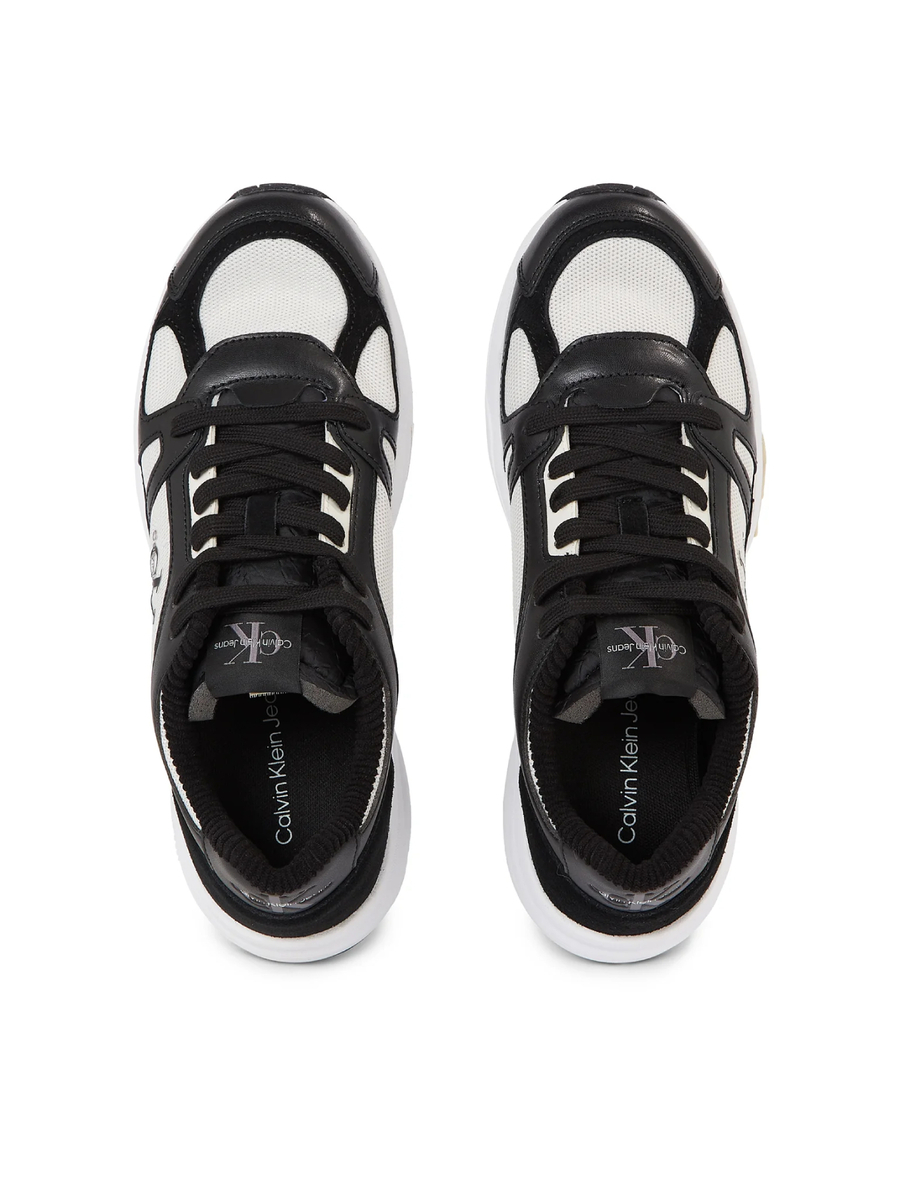 detail Calvin Klein pánske čiernobiele tenisky