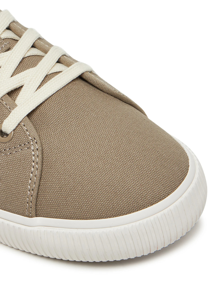 detail Calvin Klein pánske khaki tenisky