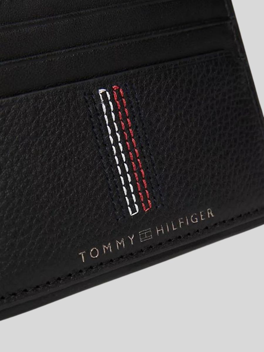 detail Tommy Hilfiger pánske čierne puzdro