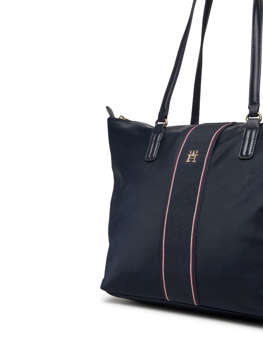 detail Tommy Hilfiger dámska tmavo modrá kabelka