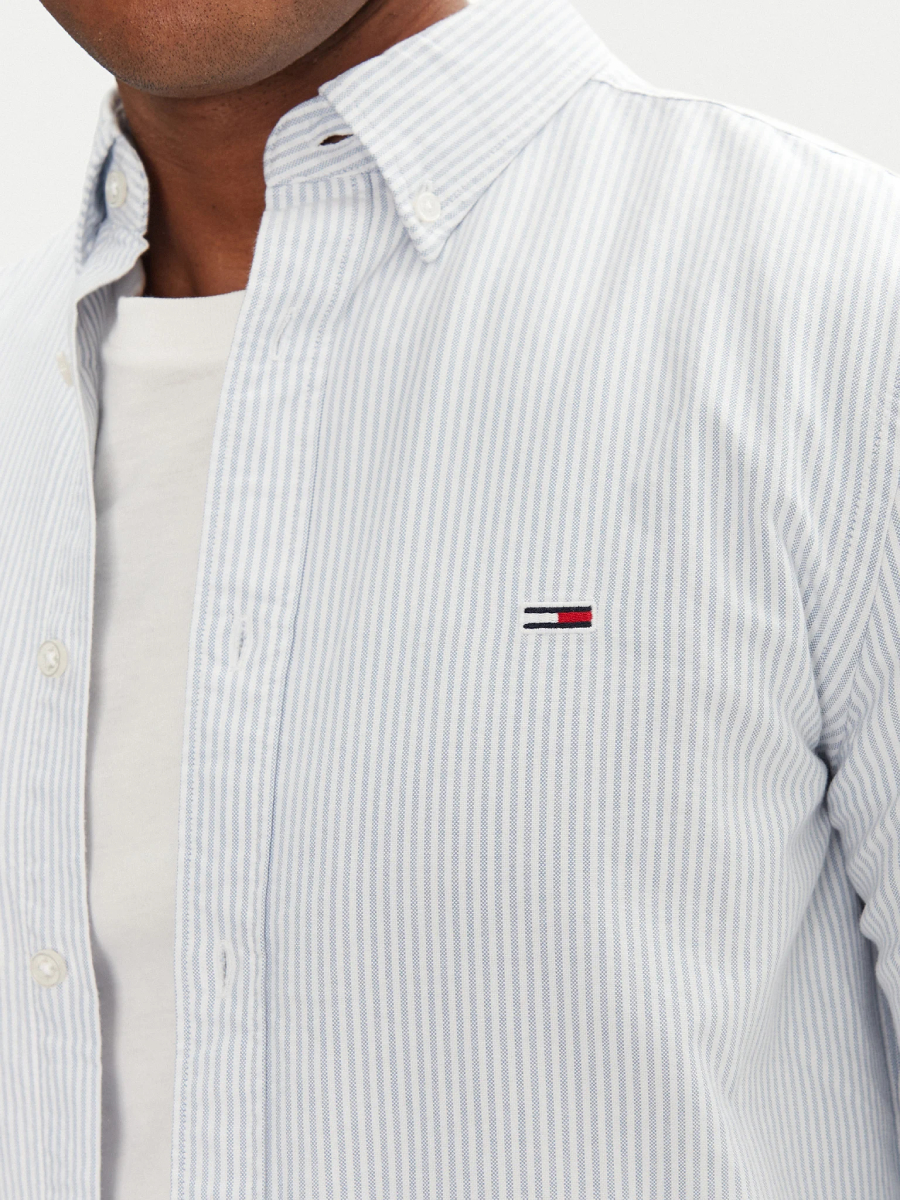 detail Tommy Jeans pánska pruhovaná košeľa