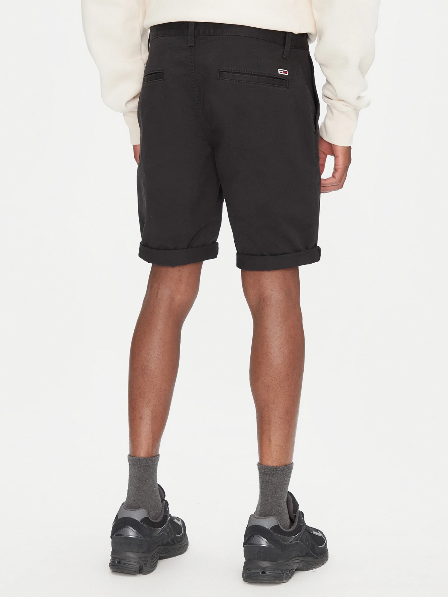 detail Tommy Jeans pánske čierne šortky