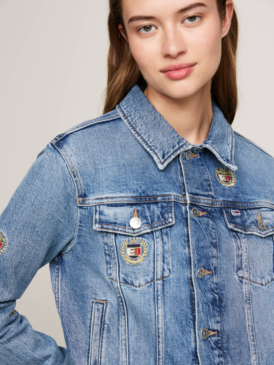detail Tommy Jeans dámska modrá džínsová bunda
