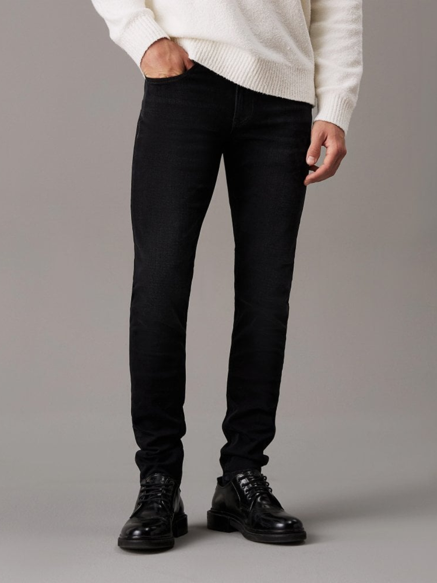 detail Calvin Klein pánske čierne džínsy