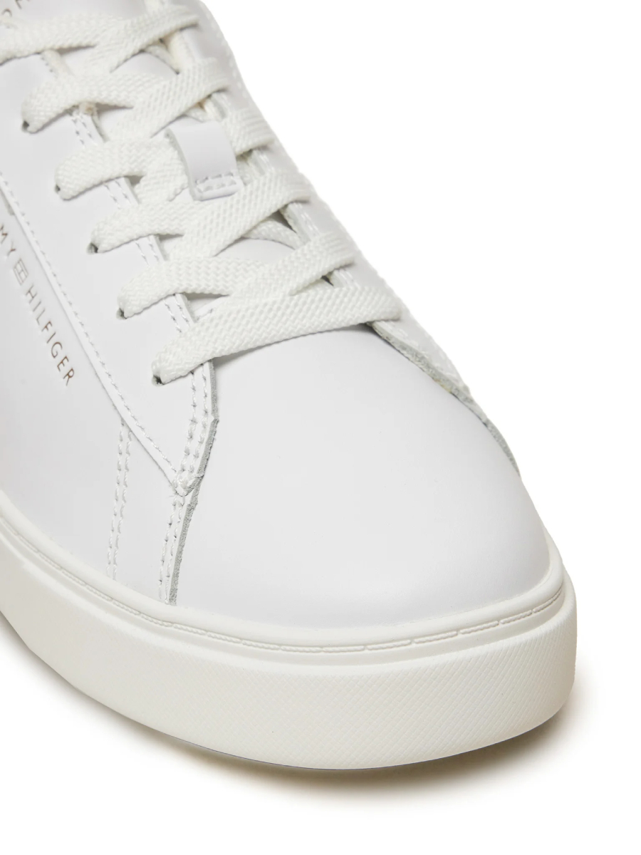 detail Tommy Hilfiger dámske biele tenisky