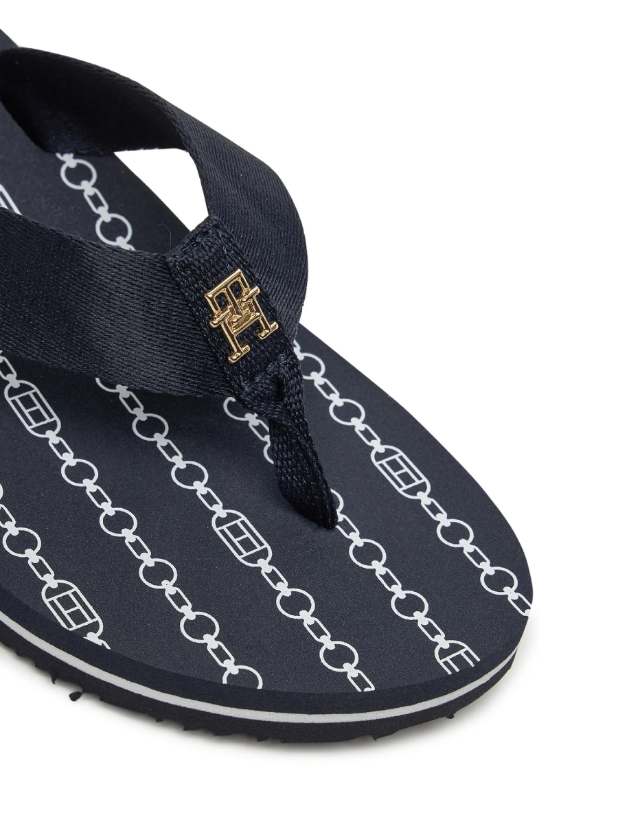 detail Tommy Hilfiger dámske tmavomodré žabky