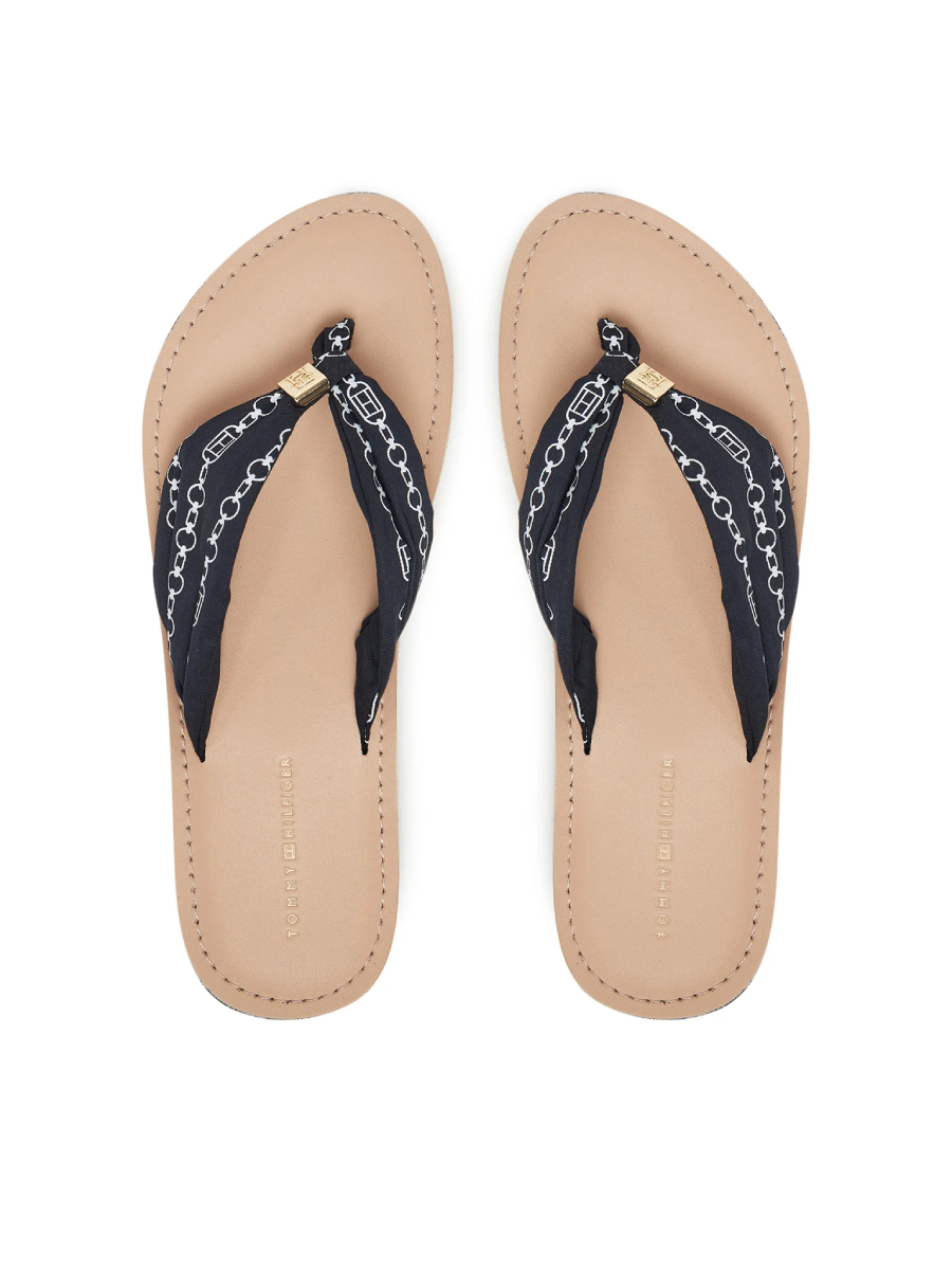 detail Tommy Hilfiger dámske tmavomodré žabky