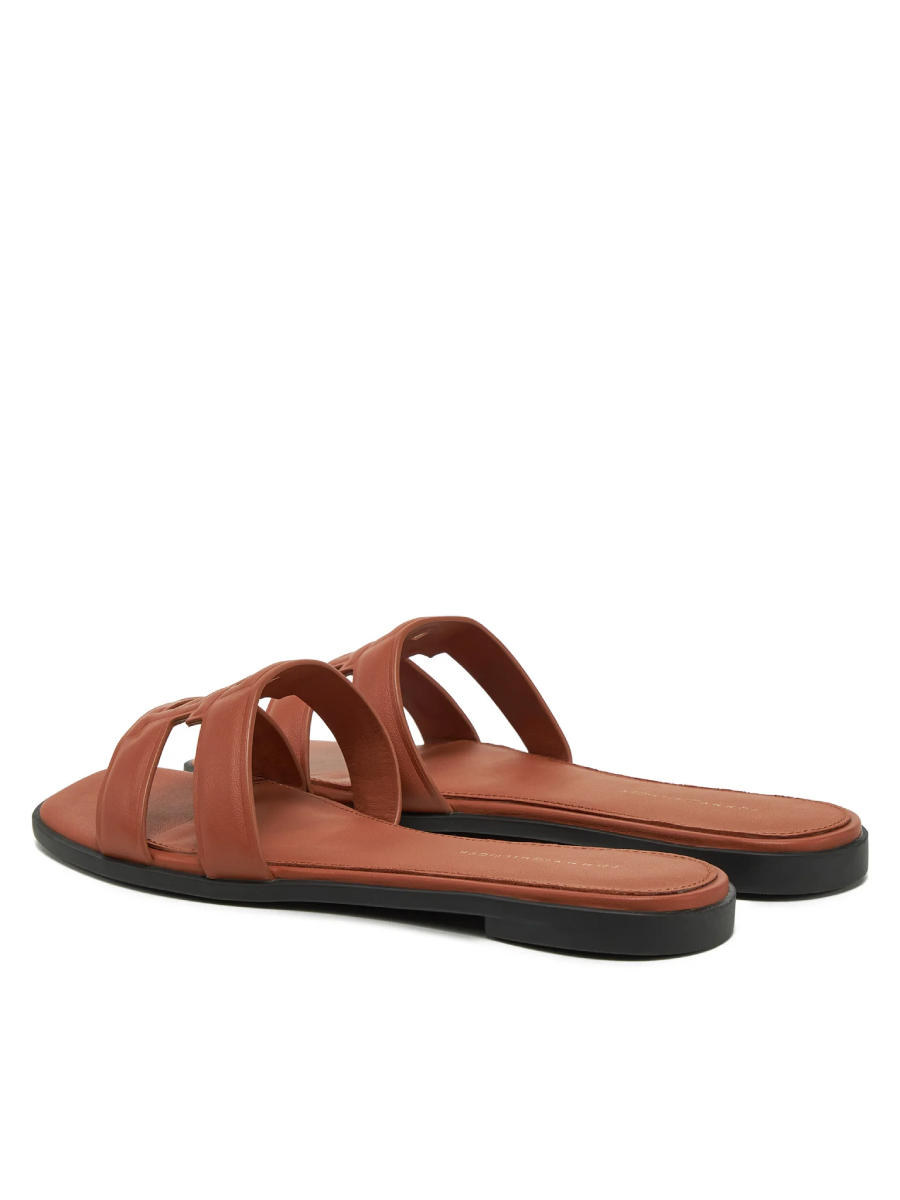 detail Tommy Hilfiger dámske hnedé žabky