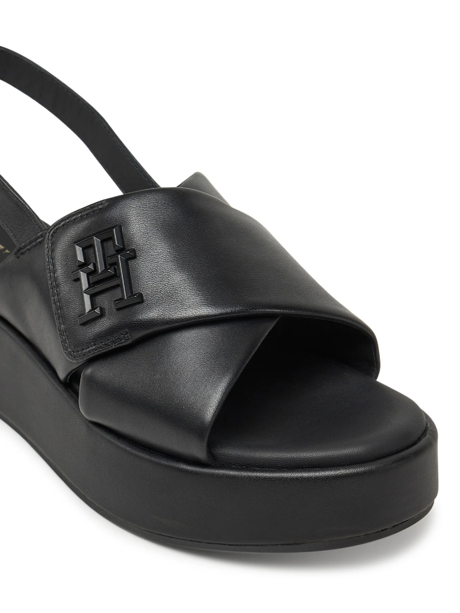 detail Tommy Hilfiger dámske čierne sandále