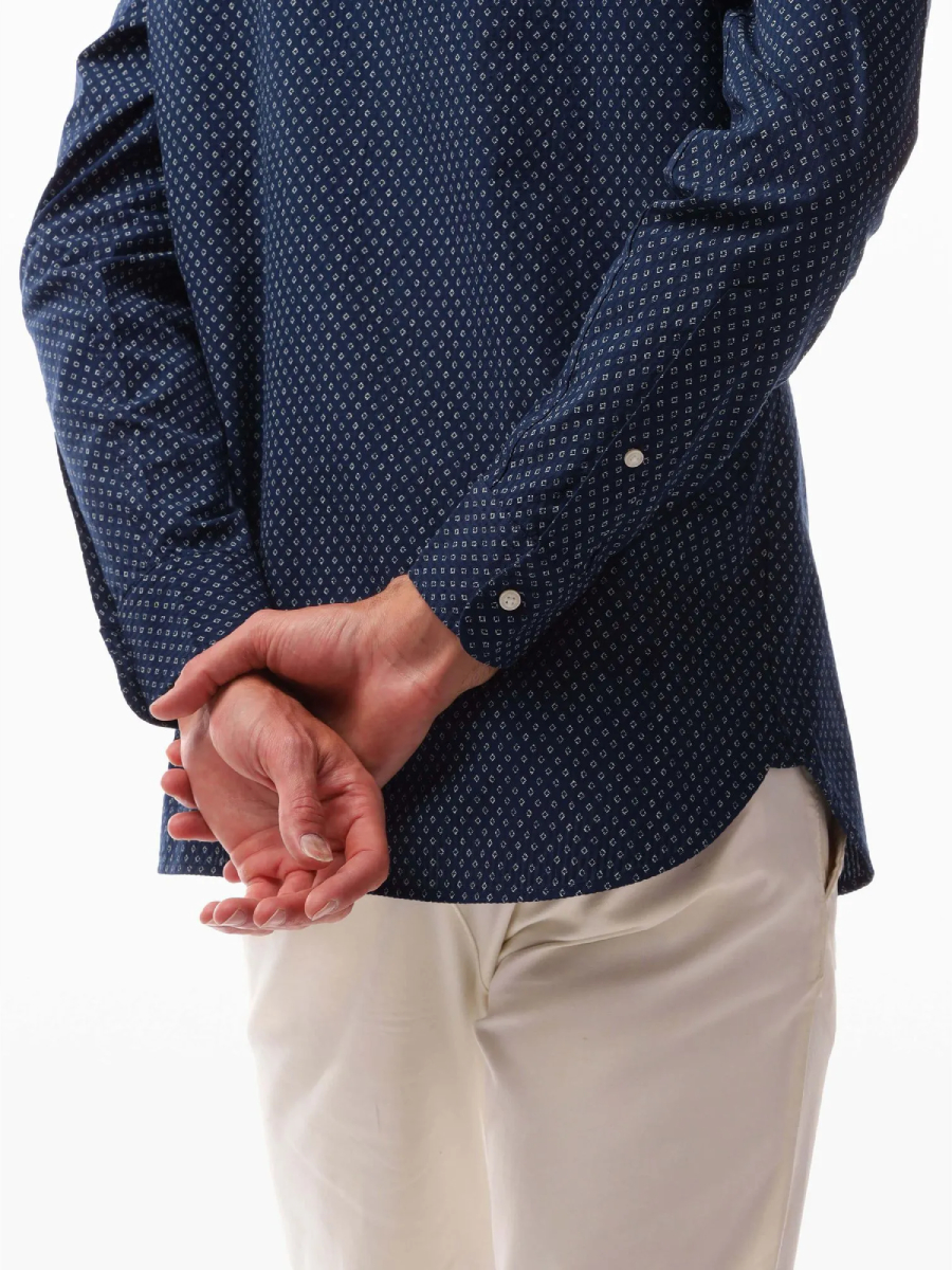 detail Tommy Hilfiger pánska tmavo modrá košeľa