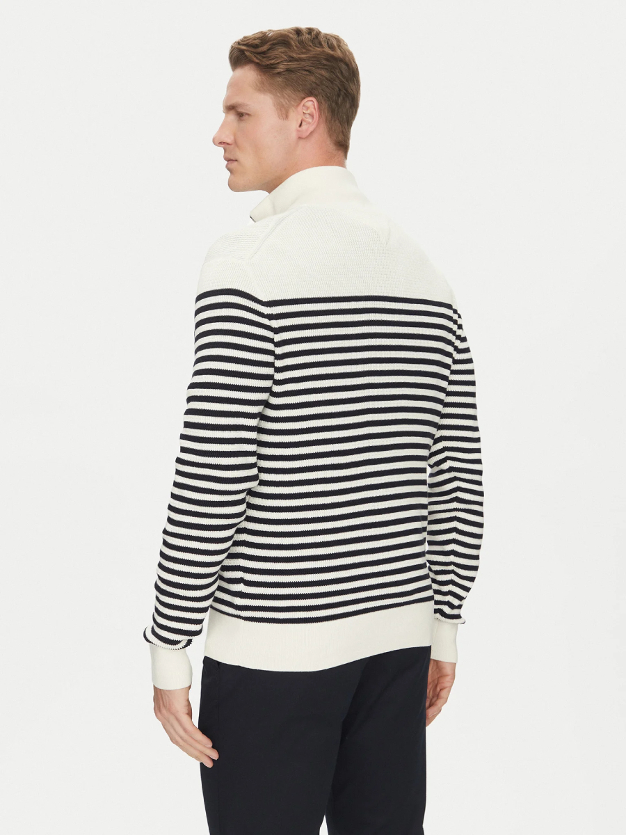 detail Tommy Hilfiger pánsky pruhovaný sveter