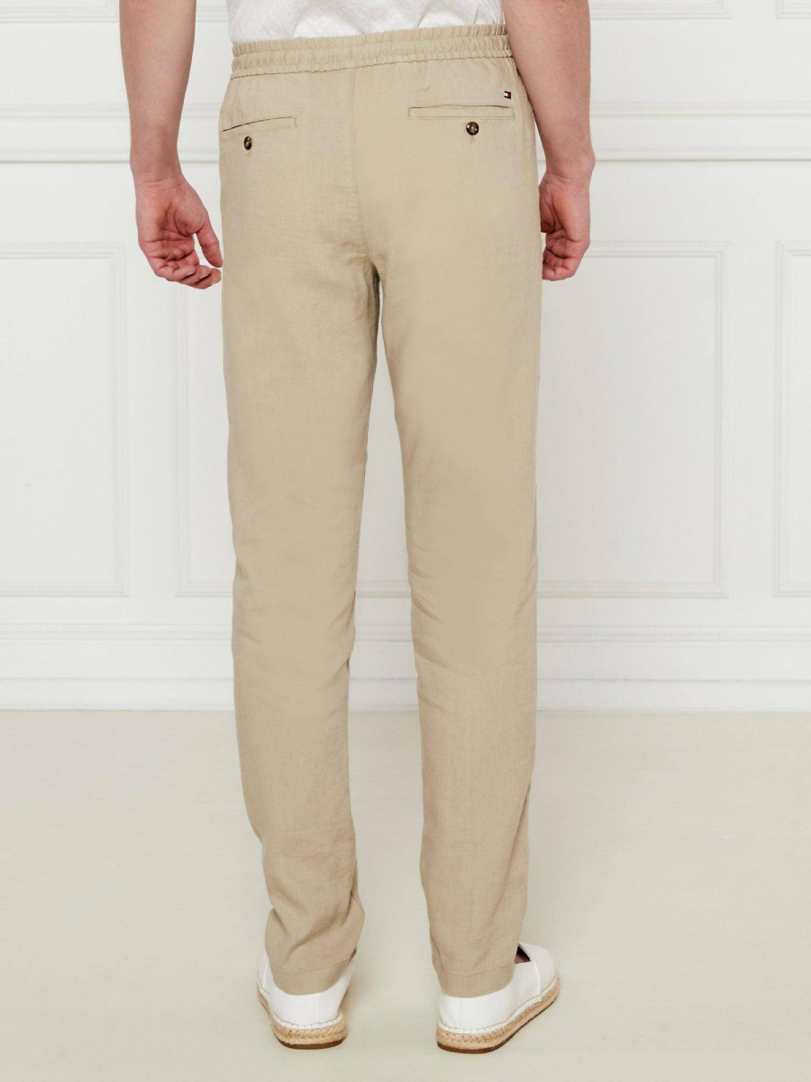 detail Tommy Hilfiger pánske béžové nohavice