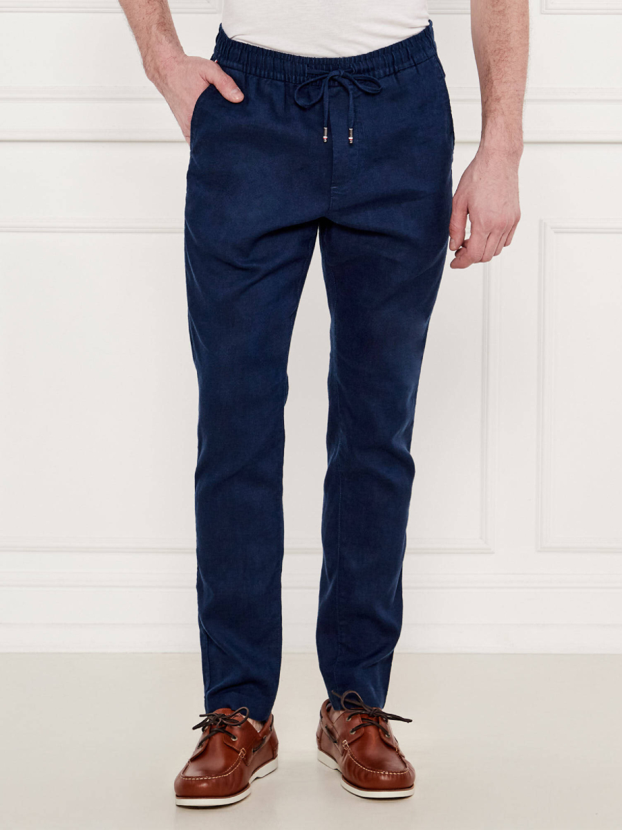 detail Tommy Hilfiger pánske tmavo modré nohavice
