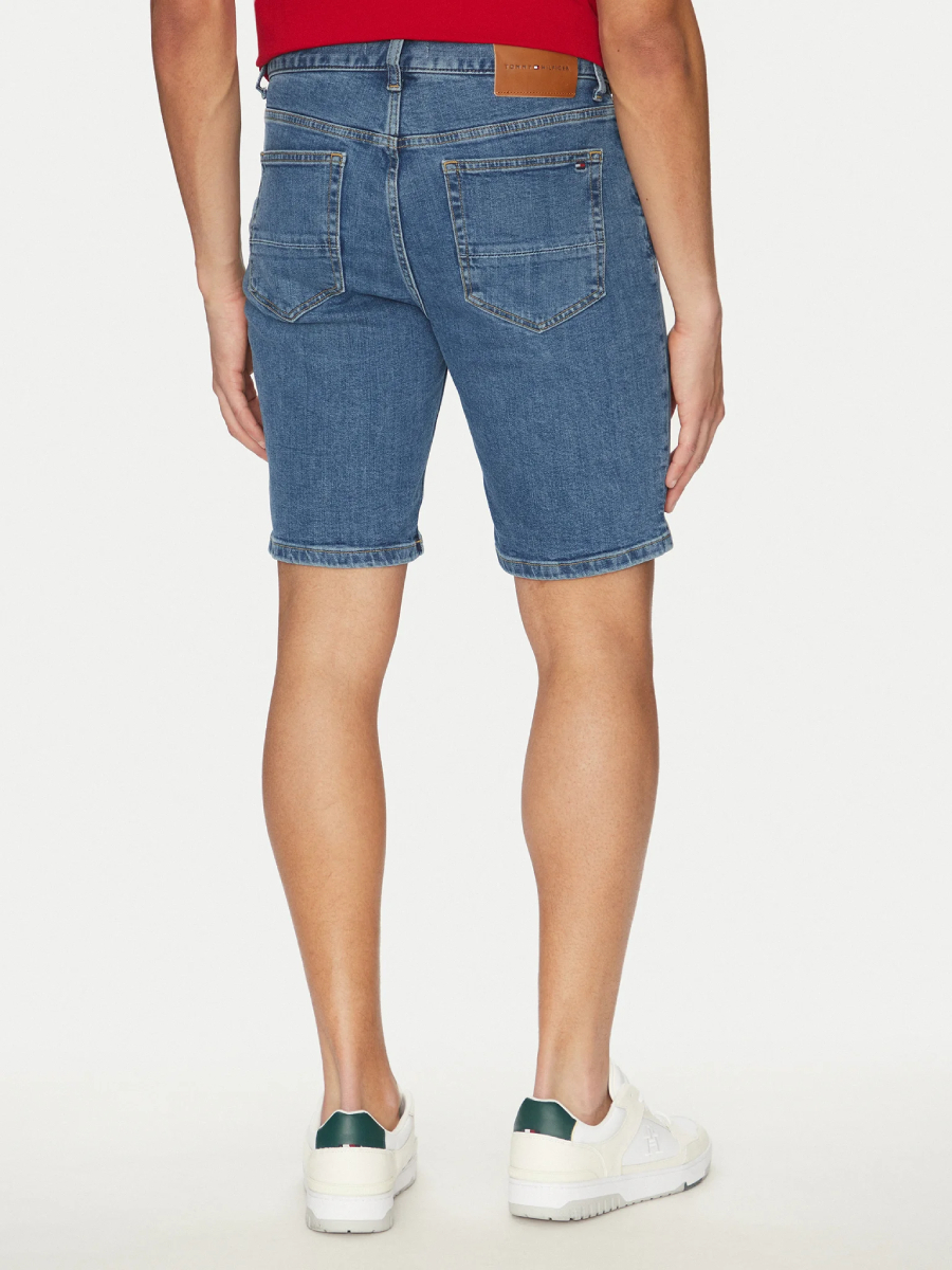 detail Tommy Hilfiger pánske modré džínsové šortky