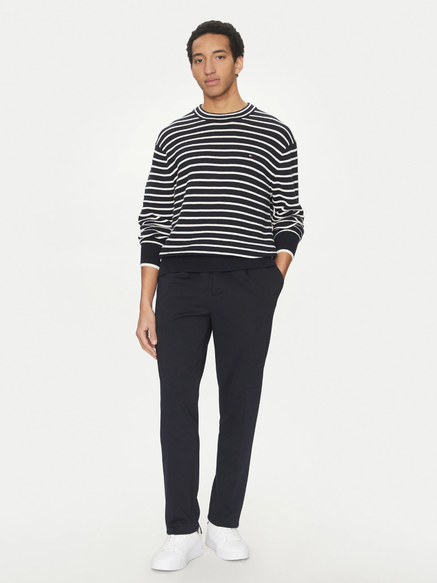 detail Tommy Hilfiger pánske tmavo modré nohavice