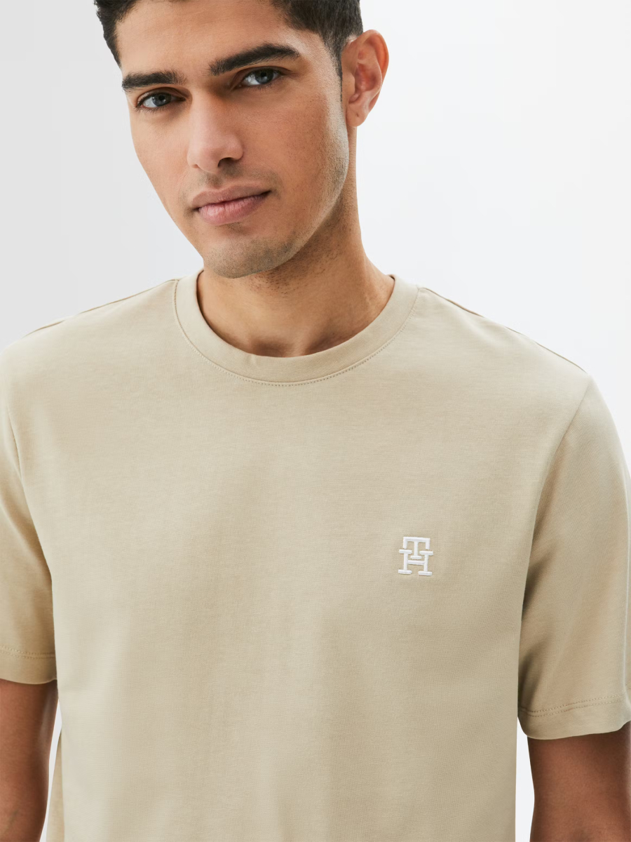 detail Tommy Hilfiger pánske béžové tričko