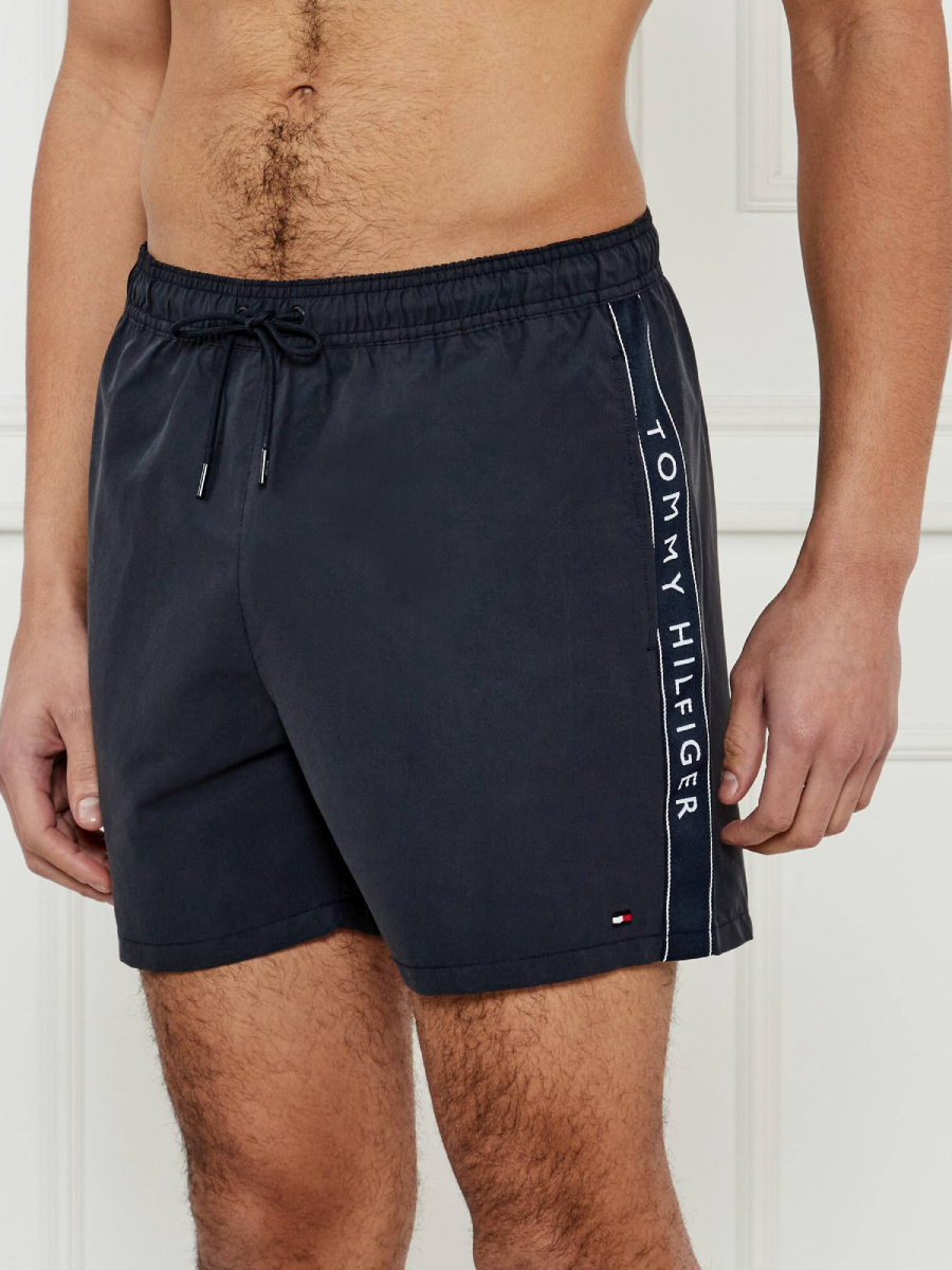detail Tommy Hilfiger pánske tmavo modré plavky