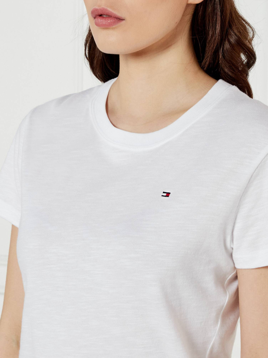detail Tommy Hilfiger dámske biele tričko