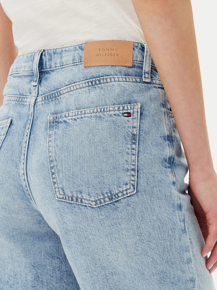 detail Tommy Hilfiger dámske modré džínsové šortky