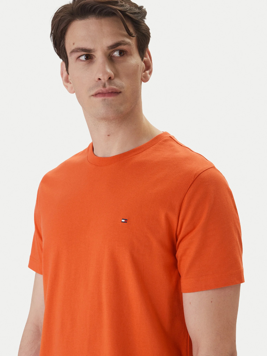 detail Tommy Hilfiger pánske oranžové tričko