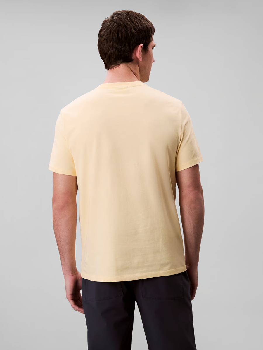 detail Calvin Klein pánske žlté tričko