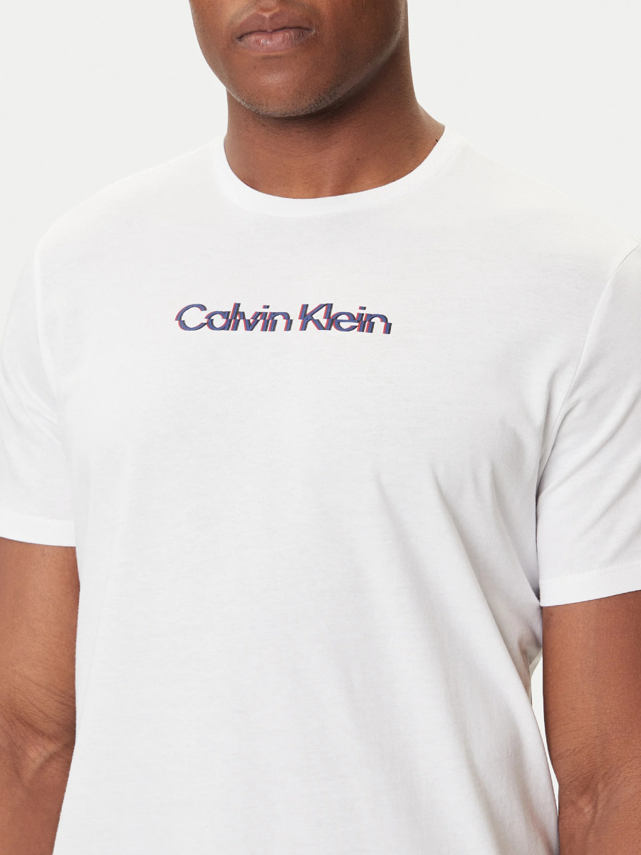 detail Calvin Klein pánske biele tričko