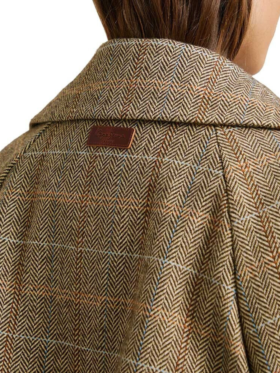 detail Pepe Jeans dámsky hnedý kabát