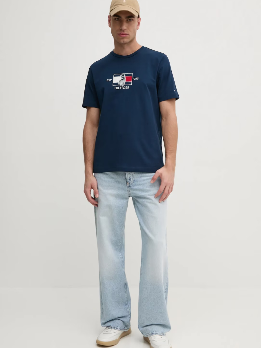 detail Tommy Hilfiger pánske tmavo modré tričko