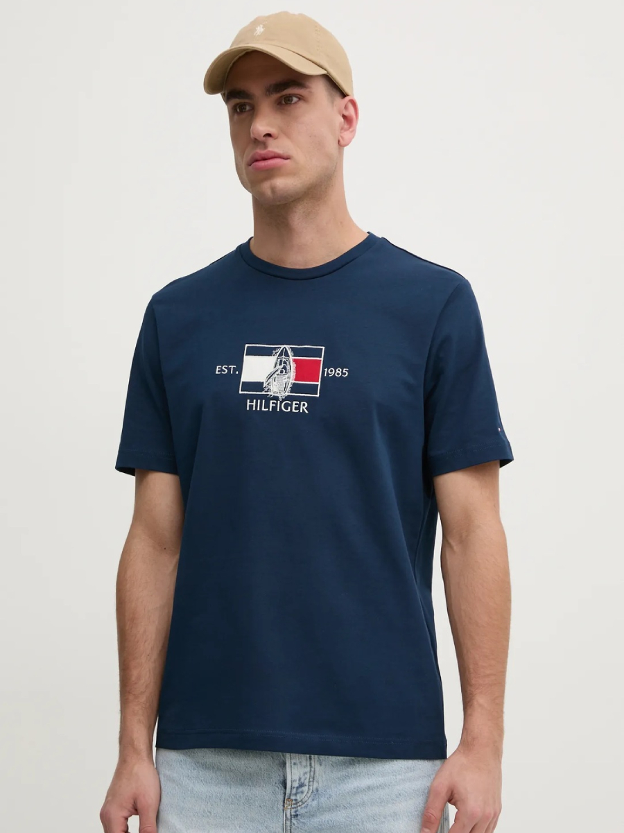 detail Tommy Hilfiger pánske tmavo modré tričko