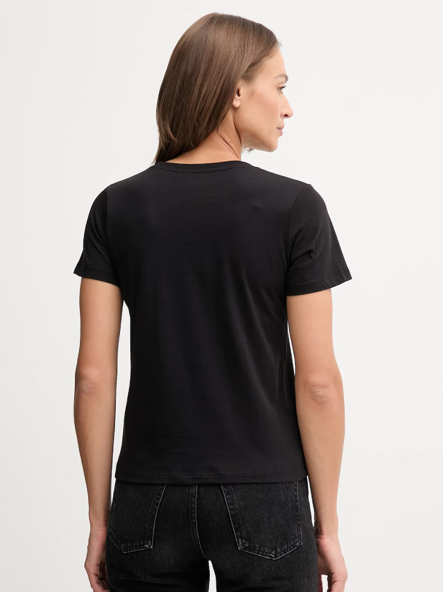 detail Pepe Jeans dámske čierne tričko